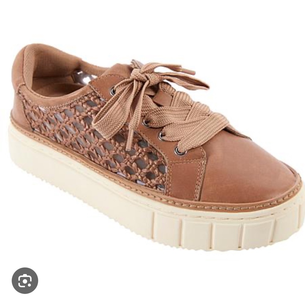Vince Camuto Reanu sneaker